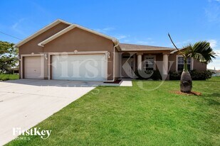 1820 NE 7th Ave in Cape Coral, FL - Building Photo