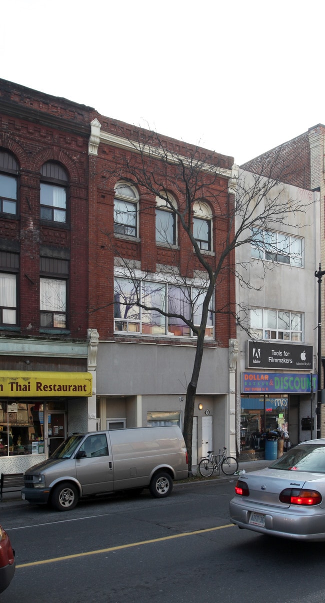 2963-2965 Dundas St W