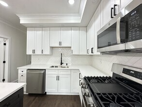 2317 N Keeler Ave in Chicago, IL - Building Photo - Building Photo