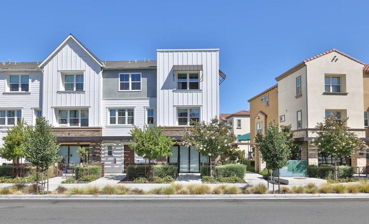 1435 El Camino Real in Santa Clara, CA - Building Photo