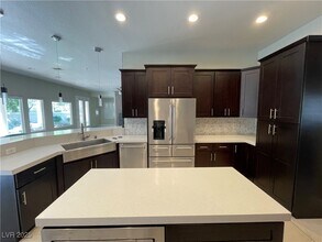 2609 Sun Reef Rd in Las Vegas, NV - Building Photo - Building Photo