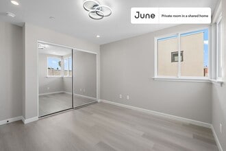 Private bedroom in 5 bed/5 bath Home in Los Angeles, CA - Building Photo - Building Photo