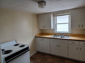 85 N Kennebec Ave in Mcconnelsville, OH - Building Photo - Building Photo