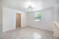 939 Christine St - 6