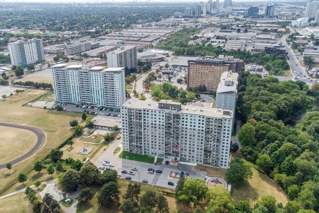 30 Tuxedo Court Apartments in Toronto, ON - Building Photo