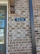 5426 Howington Ct in Buford, GA - Building Photo