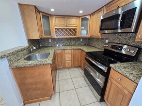 2270 W 54th Pl in Hialeah, FL - Building Photo - Building Photo