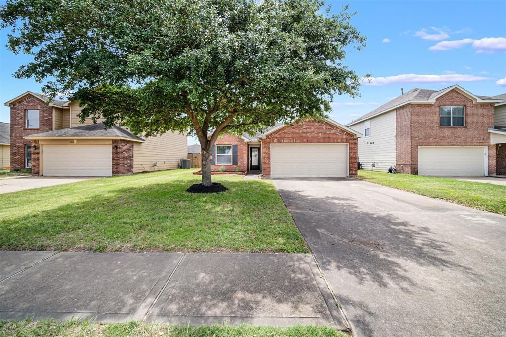 17963 Branch Creek Dr in Cypress, TX - Building Photo