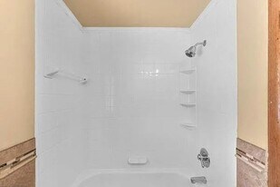 670 Queensgate Rd in Baltimore, MD - Building Photo