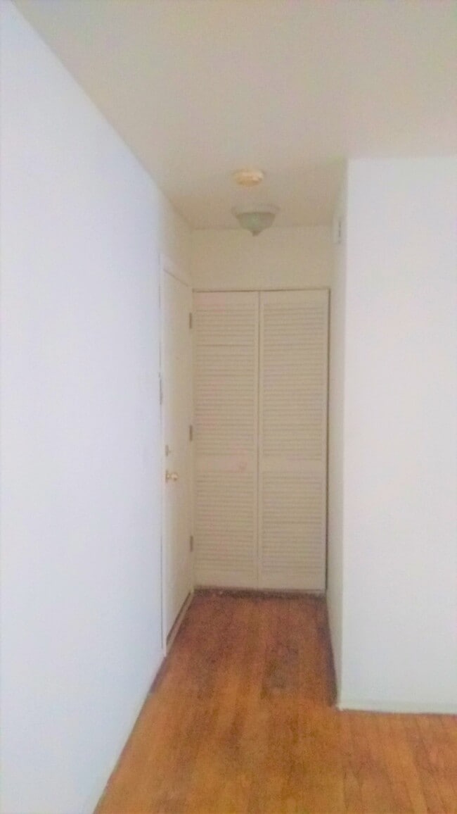 5950 N Kenmore Ave, Unit 309 in Chicago, IL - Foto de edificio - Building Photo