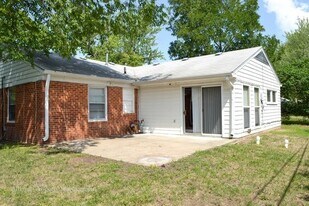 1422 Harry Road in Manhattan, KS - Building Photo