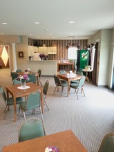 Meridian Stratford Place Senior 55+ Apartm... in East Lansing, MI - Foto de edificio - Building Photo