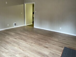 12430 SE Market St in Portland, OR - Building Photo - Building Photo