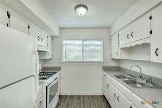 11410 Pollyanna Ave in Austin, TX - Building Photo - Building Photo