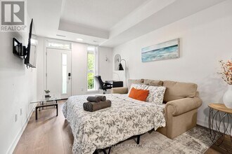140 Canon Jackson Dr in Toronto, ON - Building Photo - Building Photo