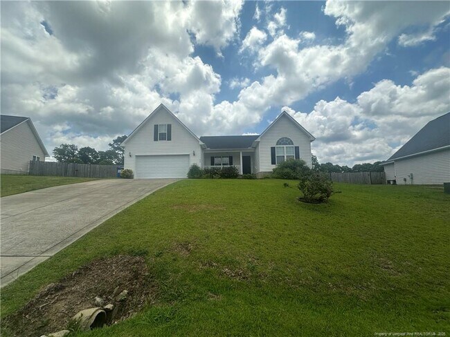 450 Copper Creek Dr in Raeford, NC - Building Photo - Building Photo