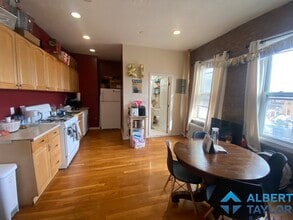 466 Park Dr, Unit 2A in Boston, MA - Foto de edificio - Building Photo