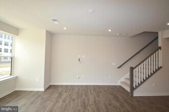 13518 Sayward Blvd in Herndon, VA - Building Photo - Building Photo