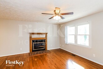 2333 Donnie Lee Dr in Gainesville, GA - Foto de edificio - Building Photo