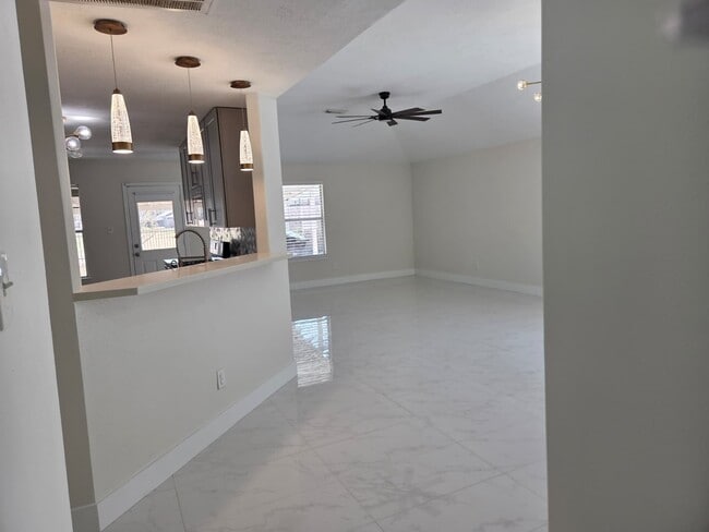 7019 Brody Ln in Houston, TX - Building Photo - Building Photo