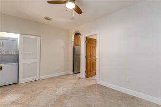 814 Lenox Ave. in Miami Beach, FL - Building Photo - Building Photo