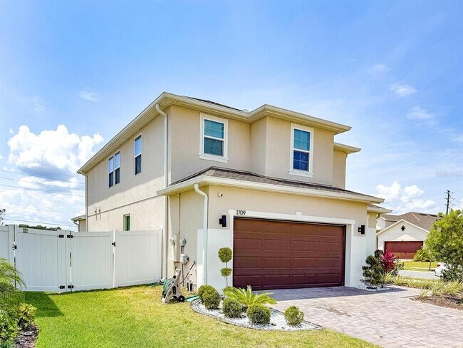 property at 1709 Petiole Pl