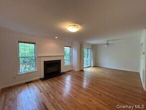 93 Sandalwood Ln in Rhinebeck, NY - Foto de edificio - Building Photo