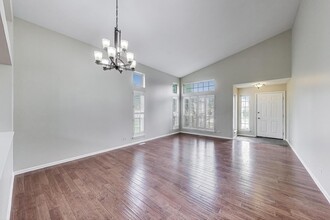 1282 S Pleasant Hill Gate in Waukegan, IL - Building Photo - Building Photo