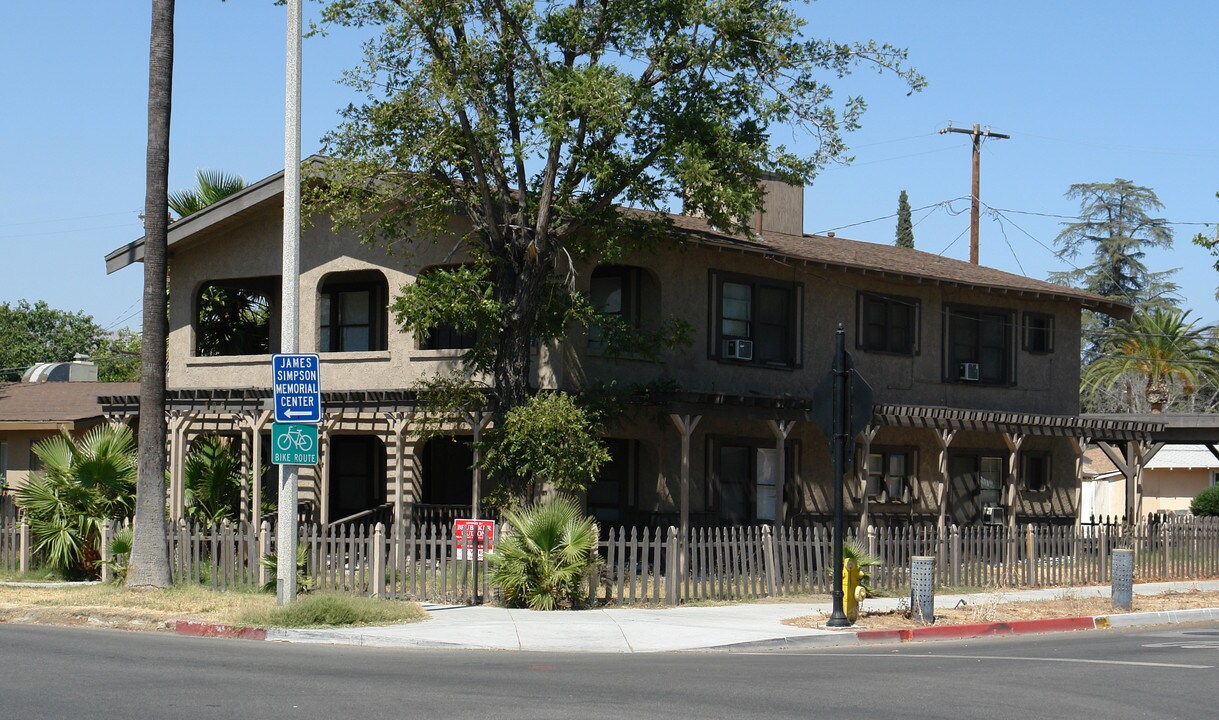 306 N Buena Vista St in Hemet, CA - Building Photo