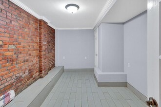118 E 7th St, Unit 1W in New York, NY - Foto de edificio - Building Photo