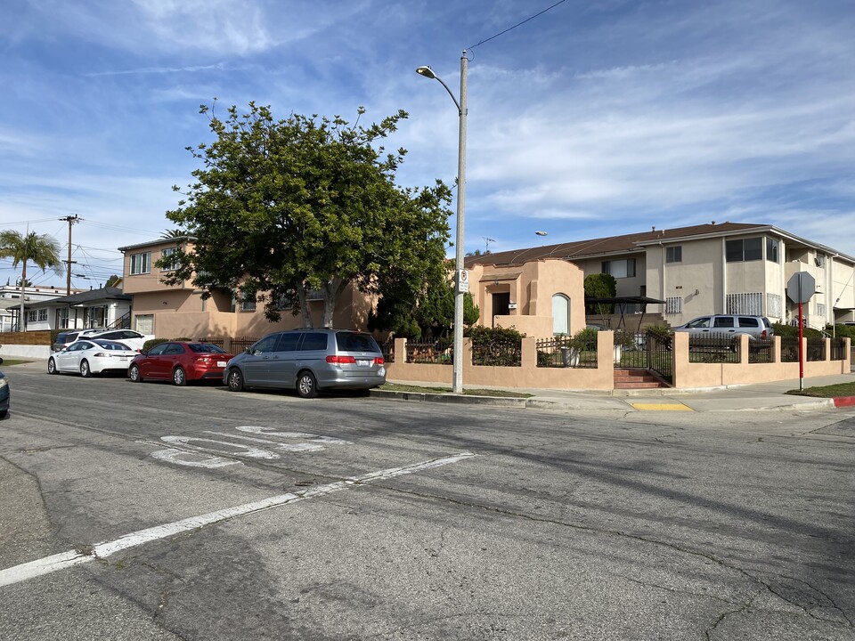 301 E Plymouth St in Inglewood, CA - Building Photo