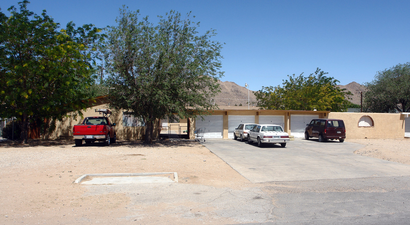 15524 Tonekai Rd in Apple Valley, CA - Building Photo