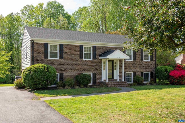 1725 Sourwood Pl in Charlottesville, VA - Building Photo - Building Photo