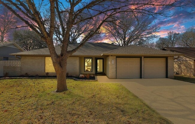 property at 1317 Meadgreen Cir