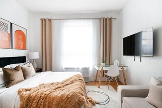 317 W 74th St in New York, NY - Building Photo - Building Photo