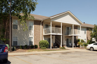 White Oak Park Apartments in Louisville, KY - Building Photo - Building Photo