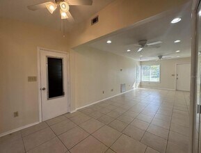 5439 Kenwood Dr in North Port, FL - Building Photo - Building Photo