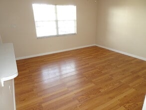 Pine Castle Villas Apartments in Orlando, FL - Foto de edificio - Building Photo