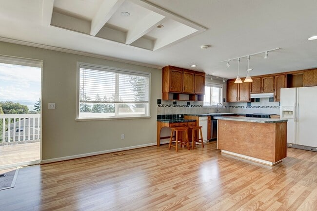 4500 N Larson Dr in Oak Harbor, WA - Foto de edificio - Building Photo