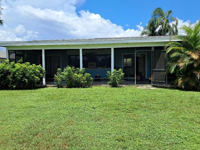 462 SW Dalton Cir in Port St. Lucie, FL - Building Photo - Building Photo