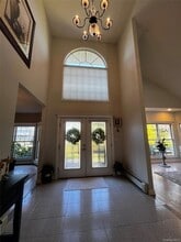 6 Kara Ct in Centereach, NY - Foto de edificio - Building Photo