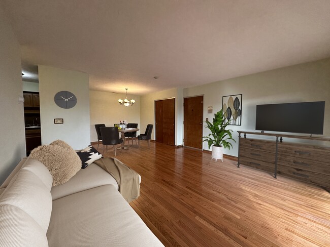 340 Sunderland Rd, Unit 17A in Worcester, MA - Foto de edificio - Building Photo