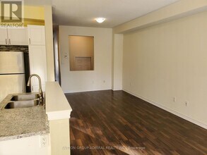 38 Greenwood Dr in Essa, ON - Building Photo - Building Photo