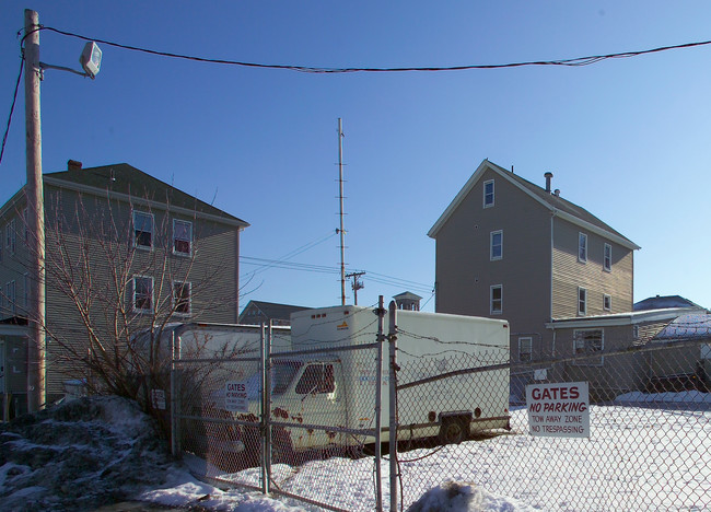 743-755 Rodman St in Fall River, MA - Foto de edificio - Building Photo