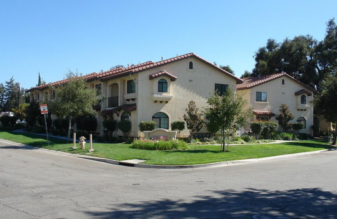 Sunset Villas in Thousand Oaks, CA - Building Photo