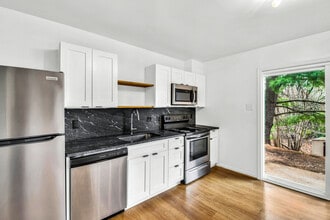 Hollymead Square Townhomes in Charlottesville, VA - Building Photo - Building Photo