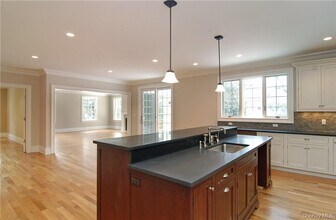 9 Oak Way in Scarsdale, NY - Building Photo - Building Photo