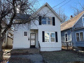 602 W Hanssler Pl in Peoria, IL - Building Photo