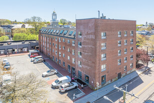 76 Broadway in Newport, RI - Foto de edificio - Building Photo