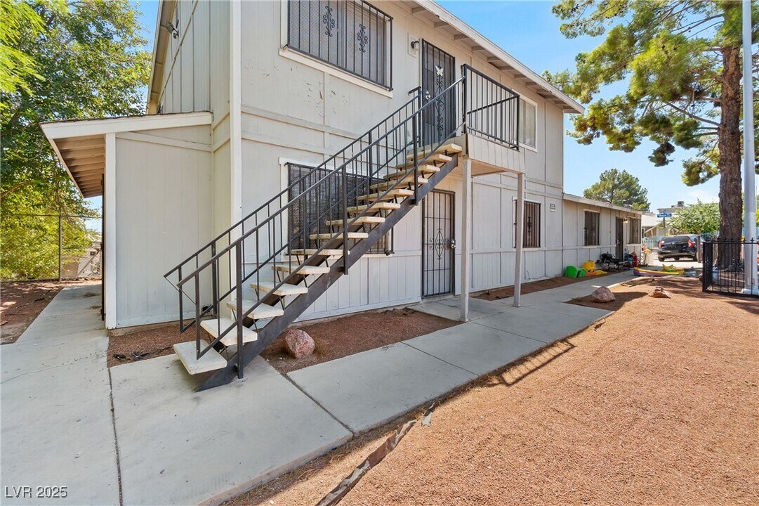 24 Rose St in North Las Vegas, NV - Building Photo
